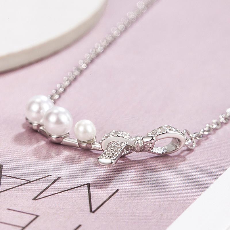 Ladies Crystal Pearls Bowknot Pendant Necklace Jewelry