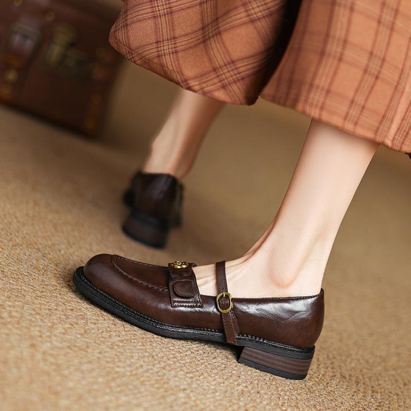 

New women s casual single shoes, solid color, black, four-season wear, women s lazy shoes, light mouth, foot cover, and large size shoes. 39 коричневый