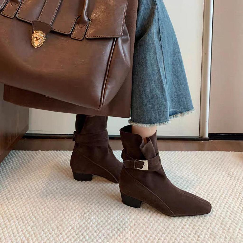 2025 Höst/Vinter Franskt Plisserade Läder Slip-On Klackskor Ankelboots: Eleganta och Bekväma Modekängor för Kvinnor