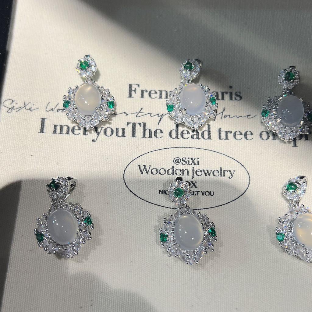 New Chinese-style ice chalcedony necklace for women, palace-style jade green stone inlay, light luxury national-style agate pendant collarbone chain