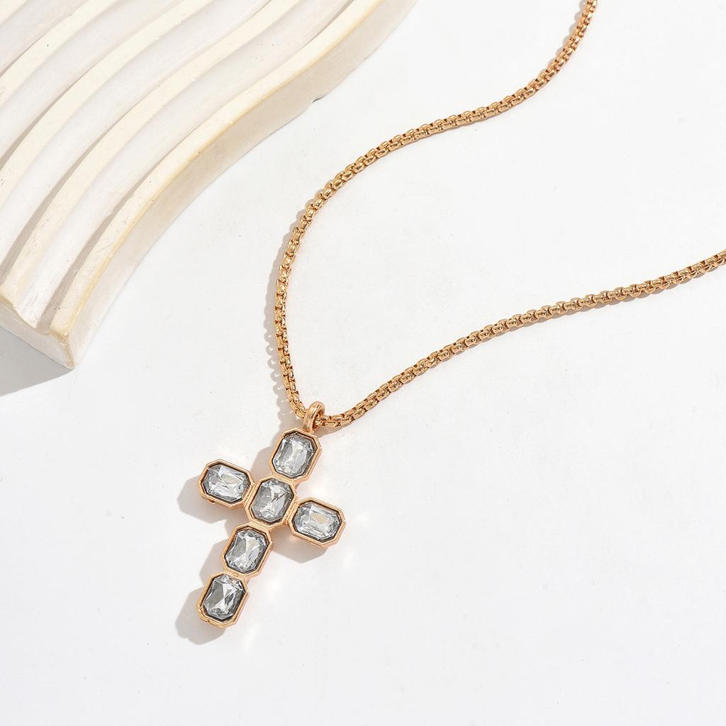 European and American simple cross pendant necklace temperament cold wind daily commuting versatile collarbone chain woman