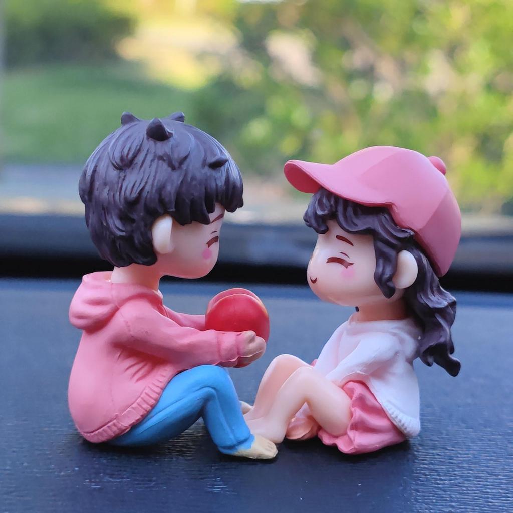Cute Couple Figurines: Cartoon Car Décor & DIY Accessories