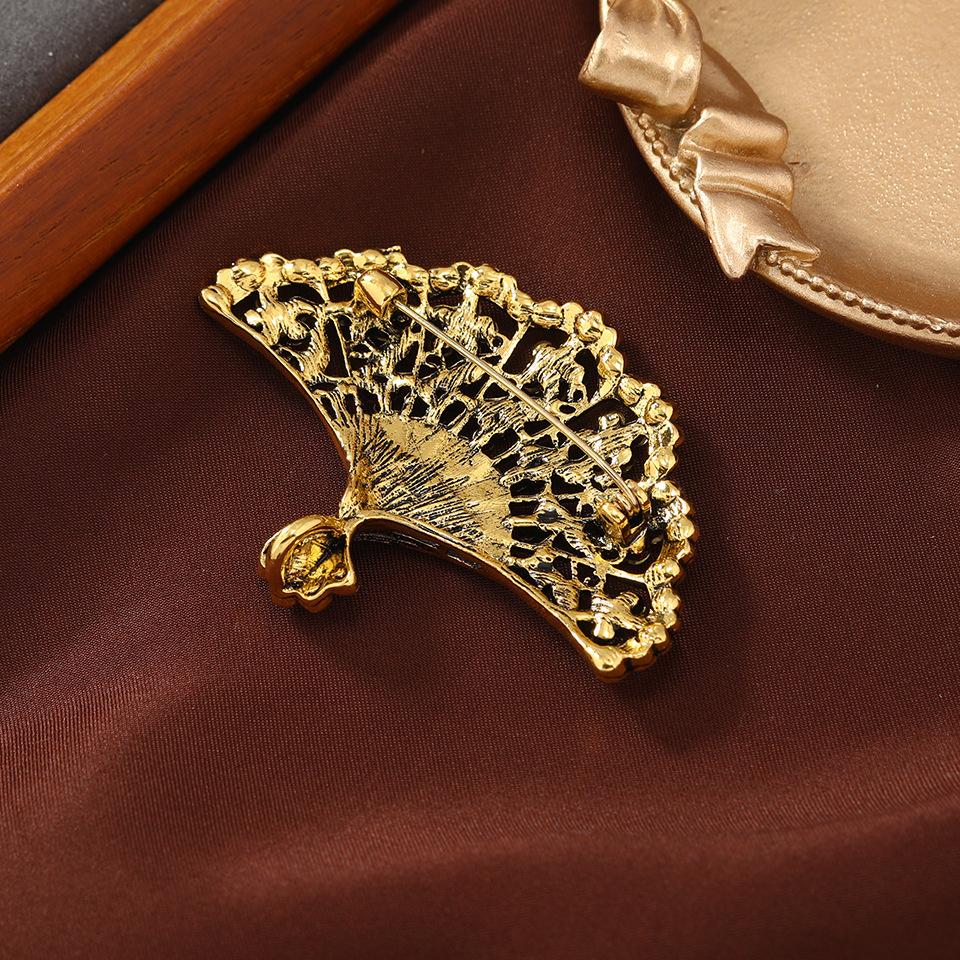 Broșă retro nouă evantai scobită pentru femei, flori de modă, cheongsam, piept cu nasturi, accesoriu de flori