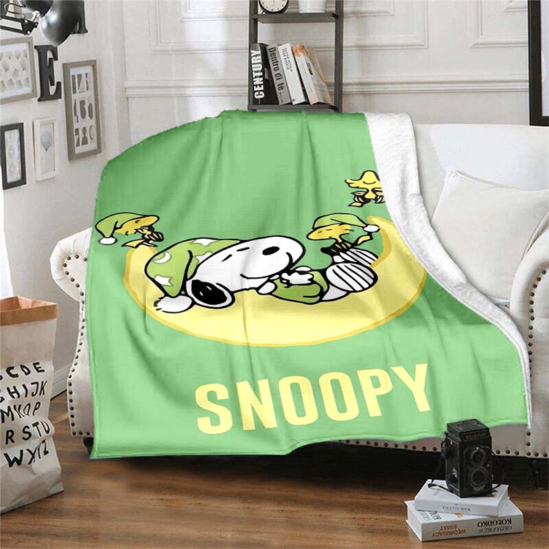 Warm blanket, Snoopy cartoon pattern, comfortable nap blanket, soft and skin-friendly, a great gift for friends and family.