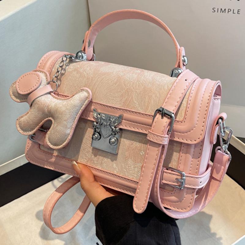 

Niche design handbag 2025 new trendy fashion versatile shoulder bag casual summer women s bag messenger bag розовый