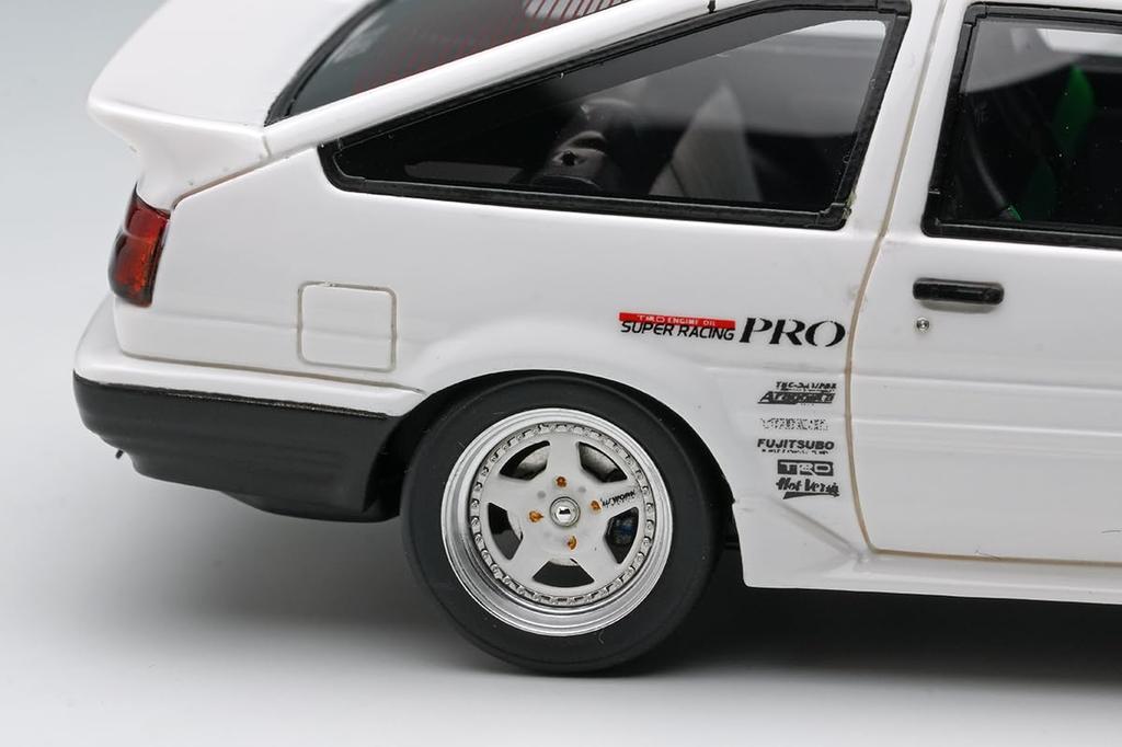 Make up EIDOLON 143 Toyota Sprinter Trueno (AE86) (3 Door) Tk-Street Ver. White (Green Carbon Hood) Finished Model EM718
