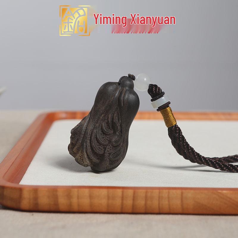 Yi Ming Xian Yuan Agarwood Cabbage Carving Hanging Ornament
