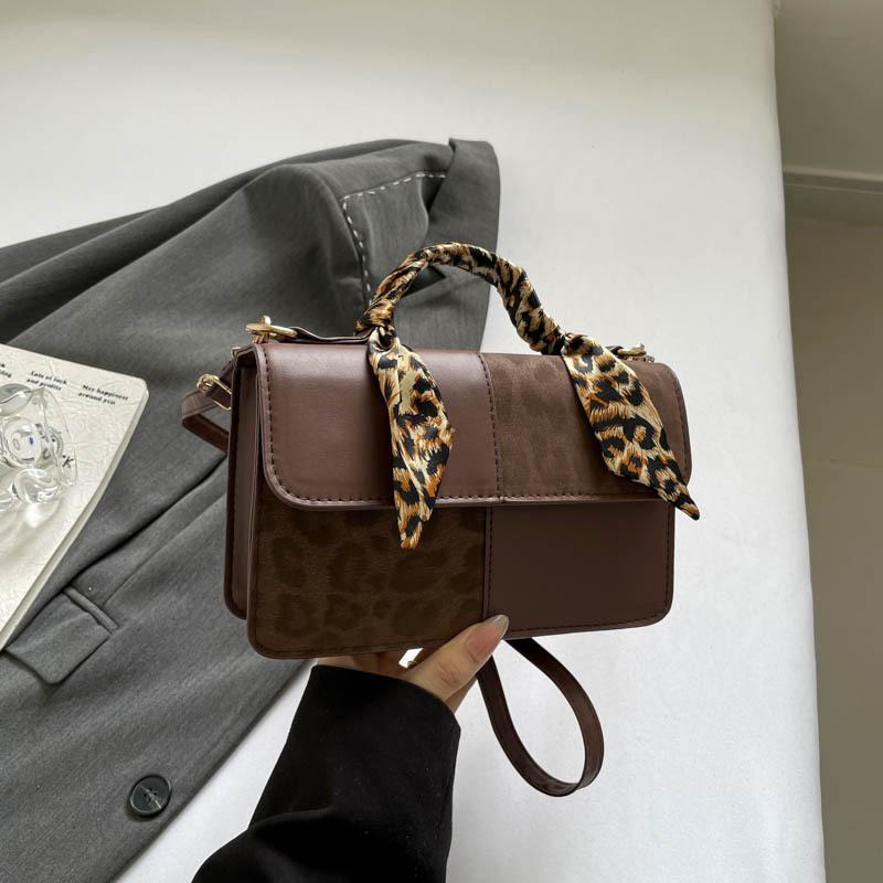 

Commuter tote bag 2025 new high-texture temperament small square bag fashionable versatile temperament single shoulder messenger bag коричневый