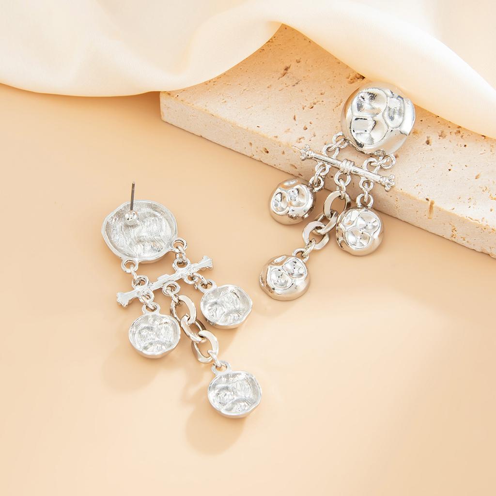Vintage Metal Pendant Flower Earrings for Women Vacation Stages and Music Festivals Fashion Ethnic Daisy Drop Ear Jewelry Hot Sale Party Gift