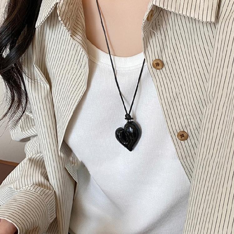 Fashionable Heart Shaped Necklace Irregular Large Heart Pendant Necklace Adjustable for Sweater Fashion Statement
