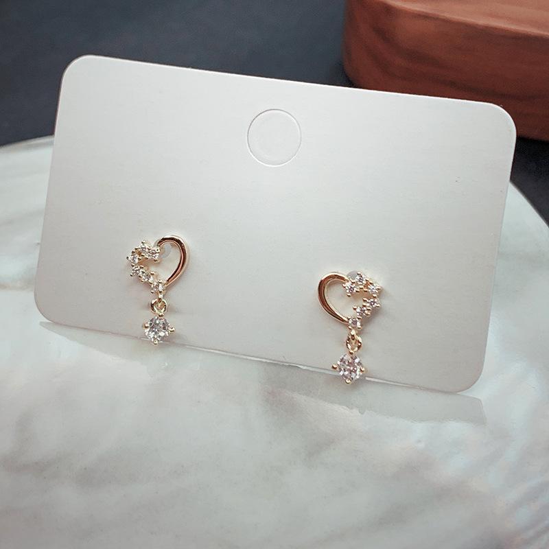 

S925 Sterling Silver Heart-Shaped Stud Earrings: European & American Design, Versatile High-End Light Luxury Fashion for Women. 925 Silver