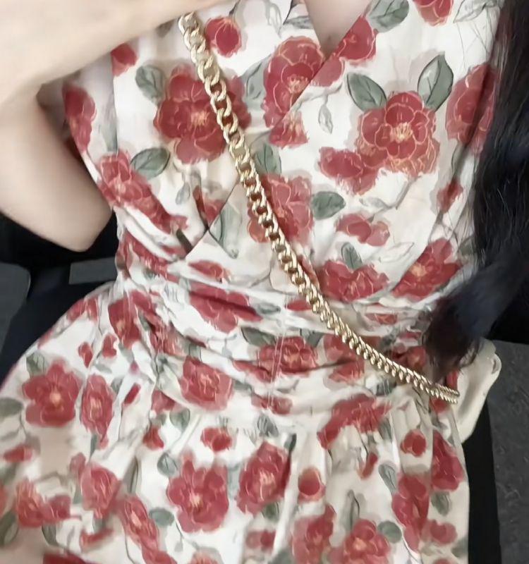2026 Plus Size French V-neck High-waisted Print Dress - Elegant Slimming Summer Style for Women
