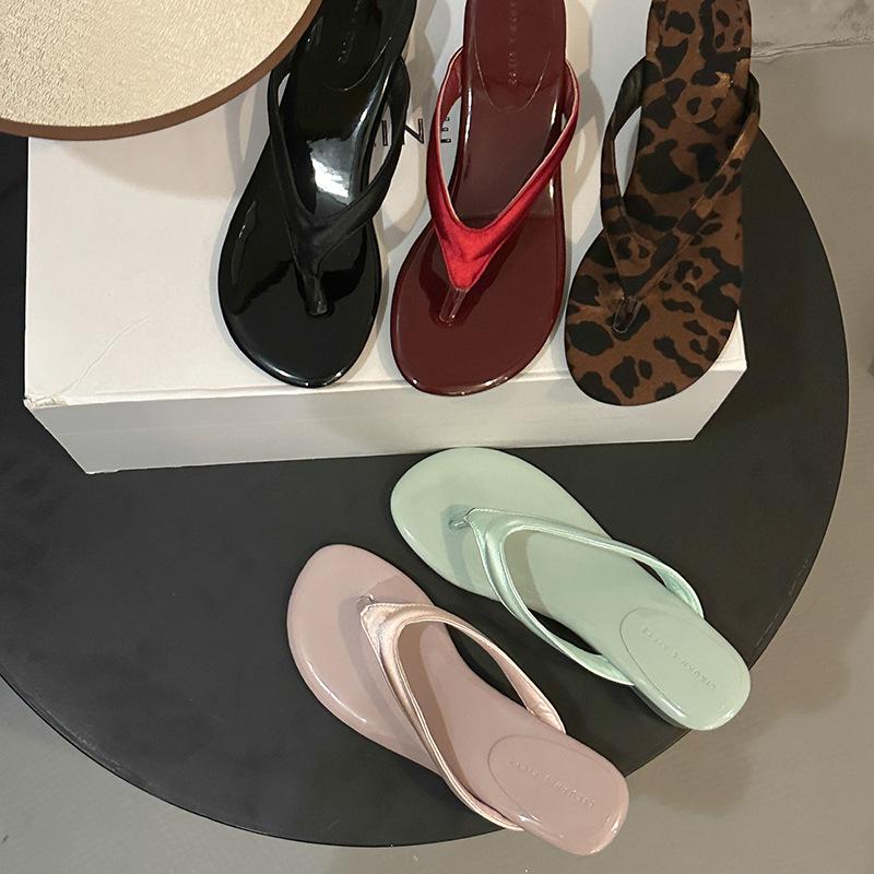 Wedge heel pinch foot flip-flop shoes women's shoes wear 2025 summer high heel temperament red with skirt sandals