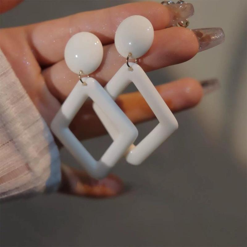Simple French personalized earrings rhombus geometric stud earrings retro temperament exaggerated earrings