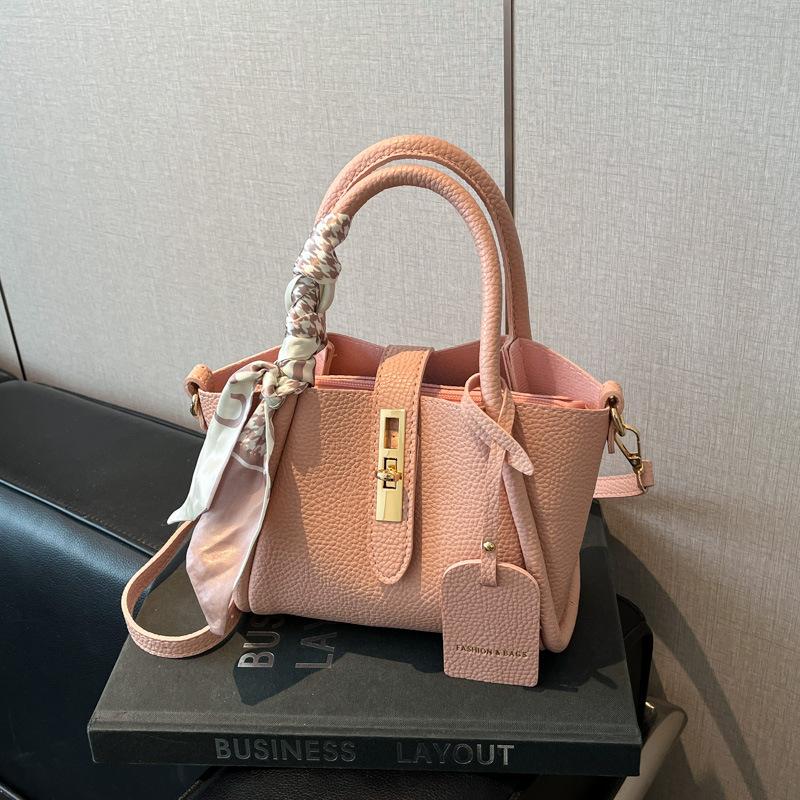 Premium sense retro small bag women's 2025 new spring and summer versatile messenger bag fashion super fire portable bucket bag