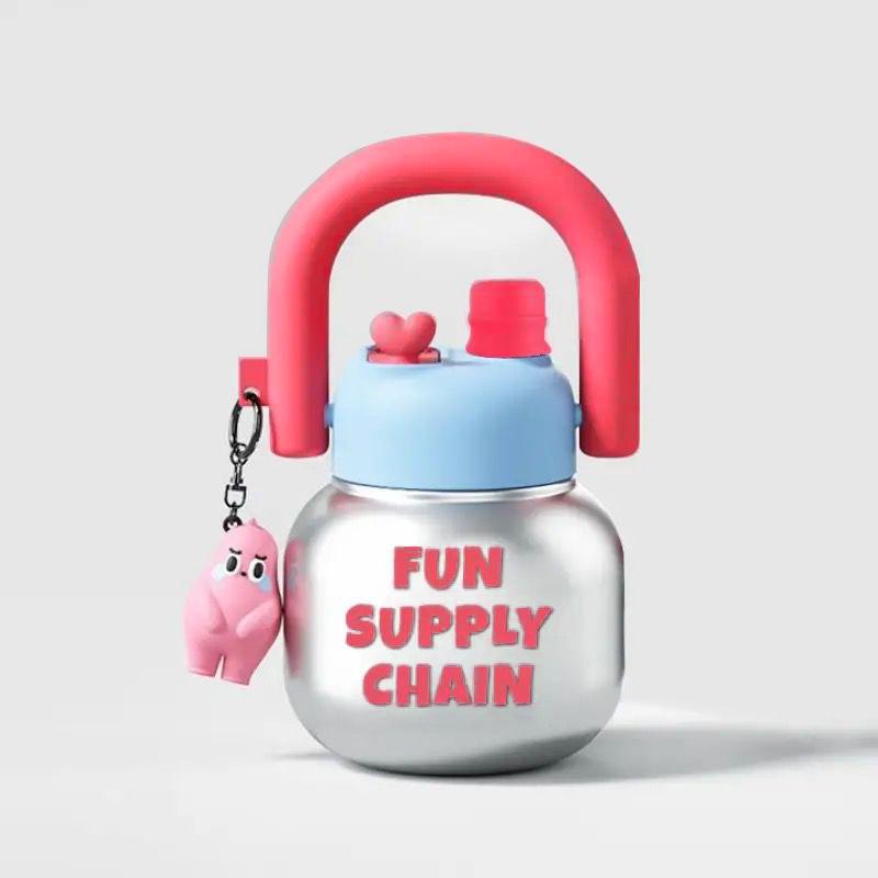 Odolný, vysokokapacitní dvoustěnný kelímek se slámkou – žáruvzdorný a přenosný.