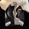 Herren Trendige Winter Jeansjacke im japanischen Stil mit verdicktem Samt und Lammfellrevers.