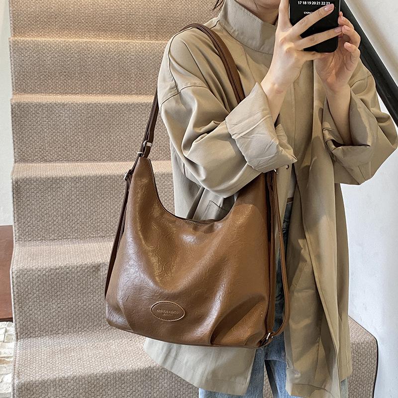 Retro large-capacity bag women's 2025 autumn and winter new fashion chain matte bag versatile messenger commuter tote bag