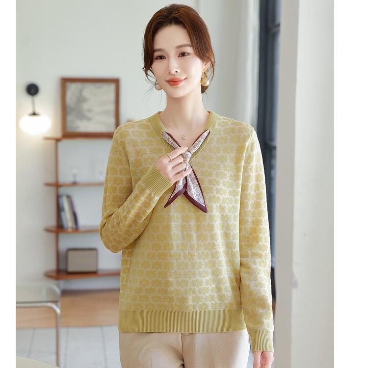 Knitted Bottoming Sweater Slim-fit Plus Size Age-reducing Sweater Mom Installed New Western Style Mom Loose Plus Size.