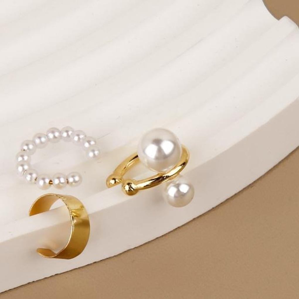 Women's Point Mary Pearl Ear Cuff Set