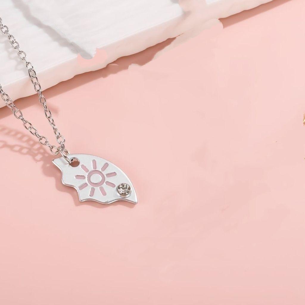 Korean Pearl Necklace: High-End Silver Clavicle Chain with Niche Design, Perfect for Light Luxury and Sweater Pendants.