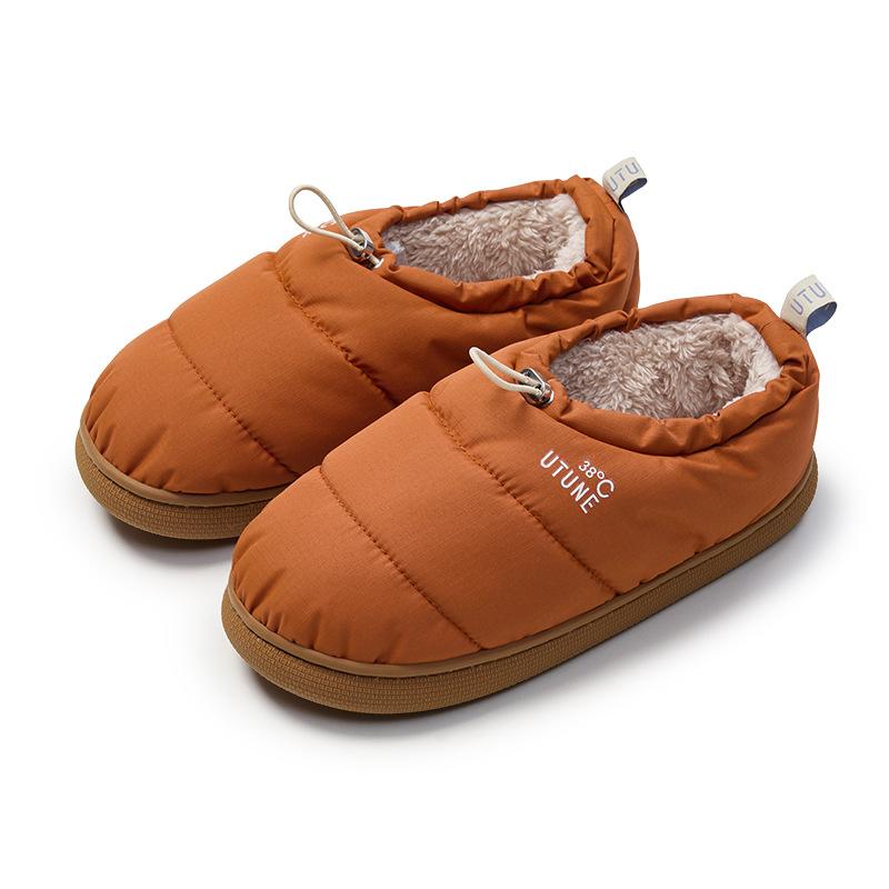 

One pair of tuned bags and cotton slippers 36/37 (recommended size 34/35 foot wear)