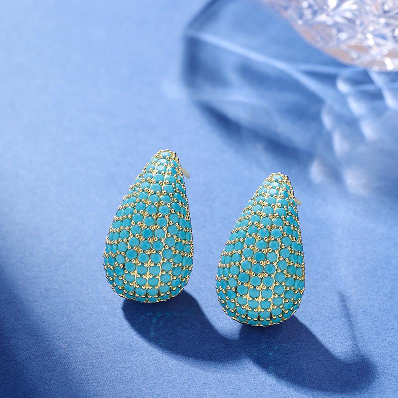 Elegant Teardrop Micro-Pave Diamond Stud Earrings for Women - Luxurious and Sparkling Accessories