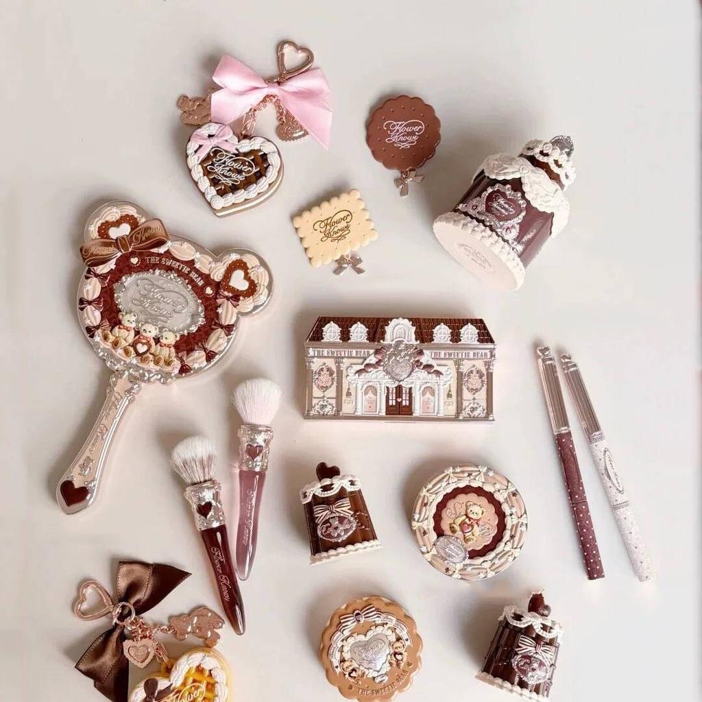 Flower Knows SWEETIE BEAR Make-up Box Geschenkset All-in-One Parfüm Schimmernde Lidschattenpalette Rouge Lippen-Gelee Box 10 STÜCK