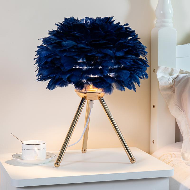 Modern Nordic Princess Feather Bedroom Living Room Lamp Large Goose Feather Nightstand Lamp Desktop Decorative Ambiance Lamp