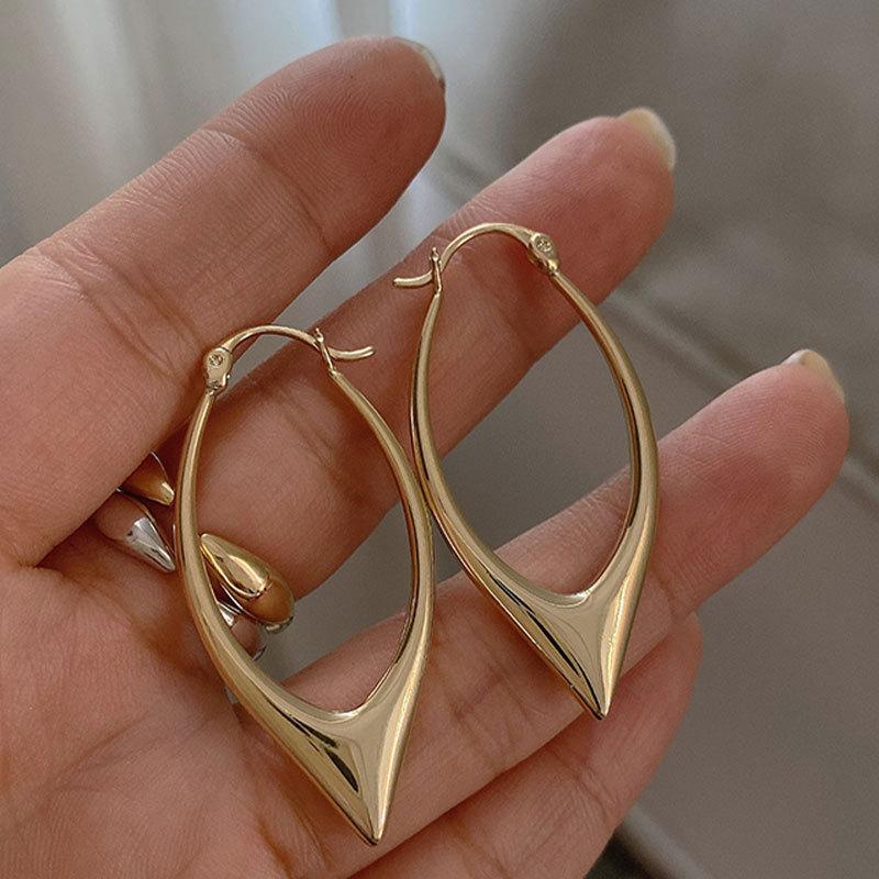 

Niche design feeling water drop pointed corner earrings simple temperament earrings Korean light gold ins cold wind earrings women