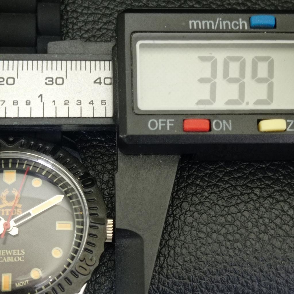 HAND-WINDING VINTAGE TITUS SWISS MENS TURNABLE BEZEL BLACK DIAL WATCH A700215-5 R202-a700215