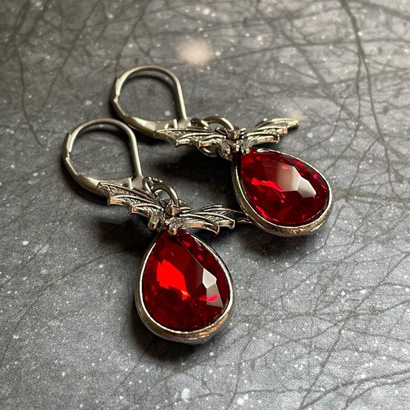 Gothic Night Queen: Vampire Bat Ruby Blood Drop Necklace красный