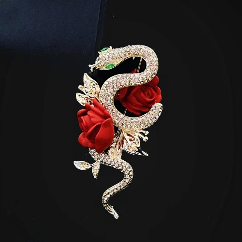 Retro Red Rose Gold Snake Brooch - High-end, Exquisite Corsage with A Touch of Unique Charm and Sparkling Rhinestones.