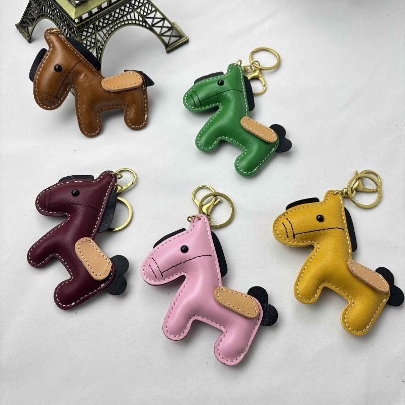 1 Piece Charm Leather Animal Keyfob Cute  Women Men'S Cartoon Horse Keychain Car Keyring Bag Pendant For Friends Gifts