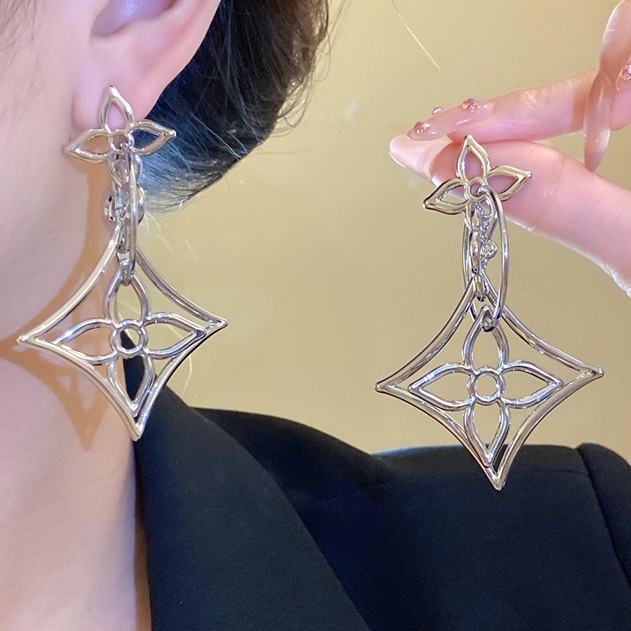 18K Gold Plated Rhombus Floral Earrings with Silver Needle - Stylish Metallic Design for Women