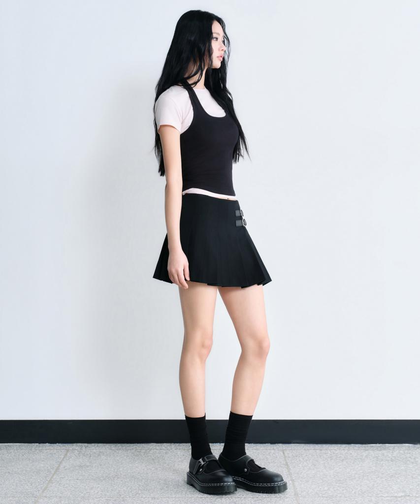 Musinsa Standard Woman Women'S Low Rise Buckle Pleated Mini Skirt [Black]