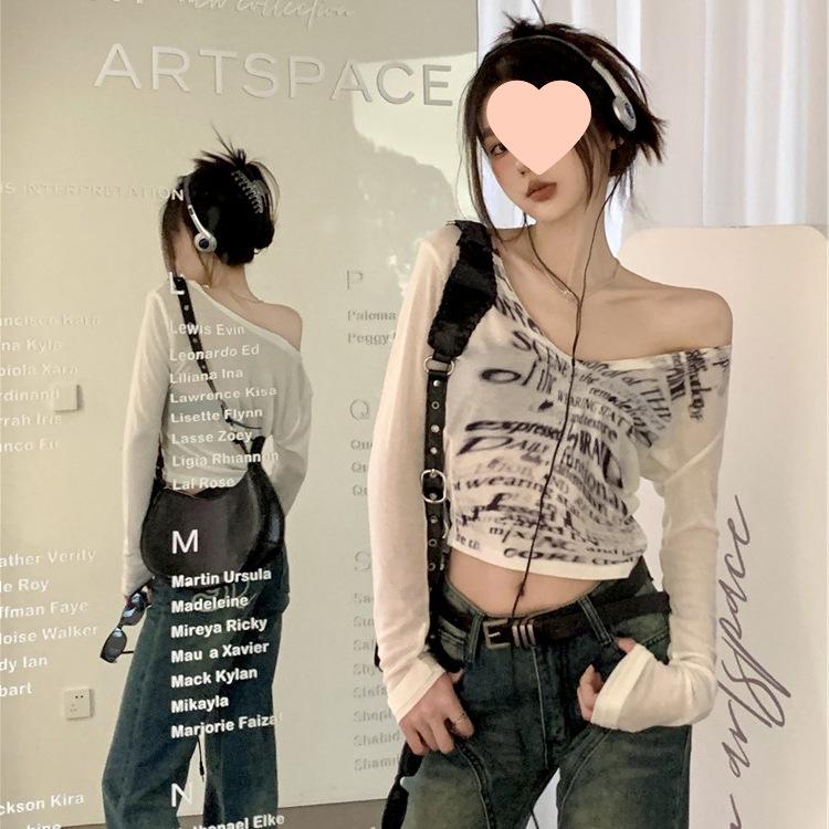 Women's Y2K Slim Fit V-Neck Letter Print Long Sleeve Crop Top