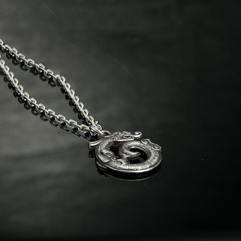 Retro Taotie Dragon Anheng Mannlige Smykker Fierce Coiled Dragon Halskjede 925 Sterling Sølv Menn Jubileum Tilbehør Gave