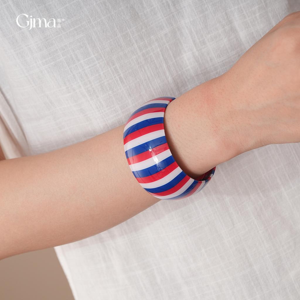 European and American Exaggerated Acrylic Striped Wide Version Open Bracelet Design Sense Bracelet Temperament Simple Jewelry