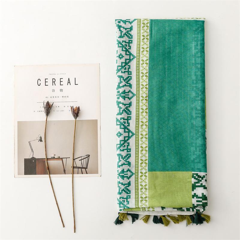 Tourist Sunscreen Shawl Bohemian Green Geometric Vacation Photography Cotton And Hemp Texture Scarf With Silver Thread