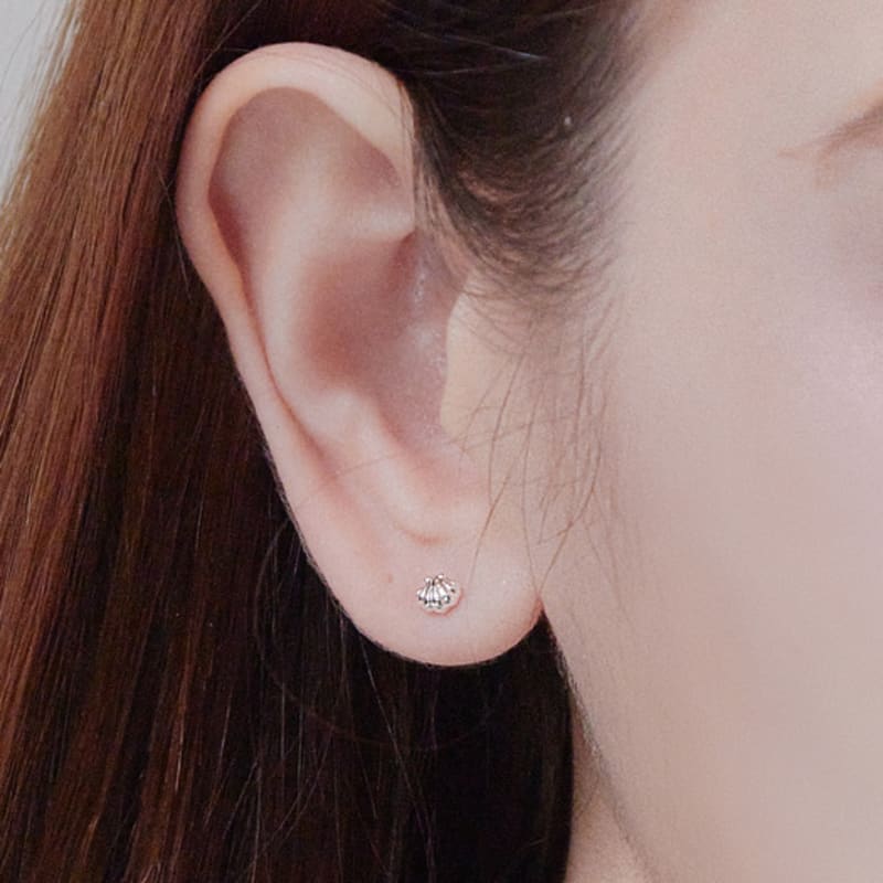 Charmy mini sea shell-earring