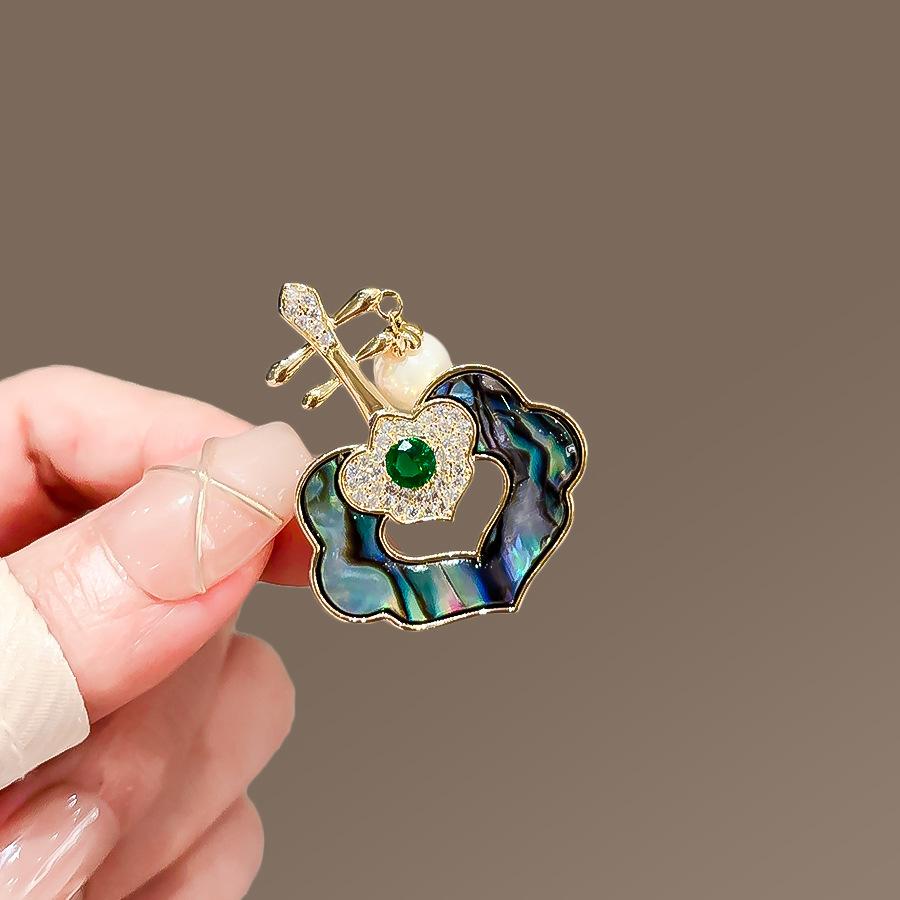 Ruyi Pipa Brooch, High-end Female Classical Style, National Trend Pearl Brooch, Cheongsam Corsage