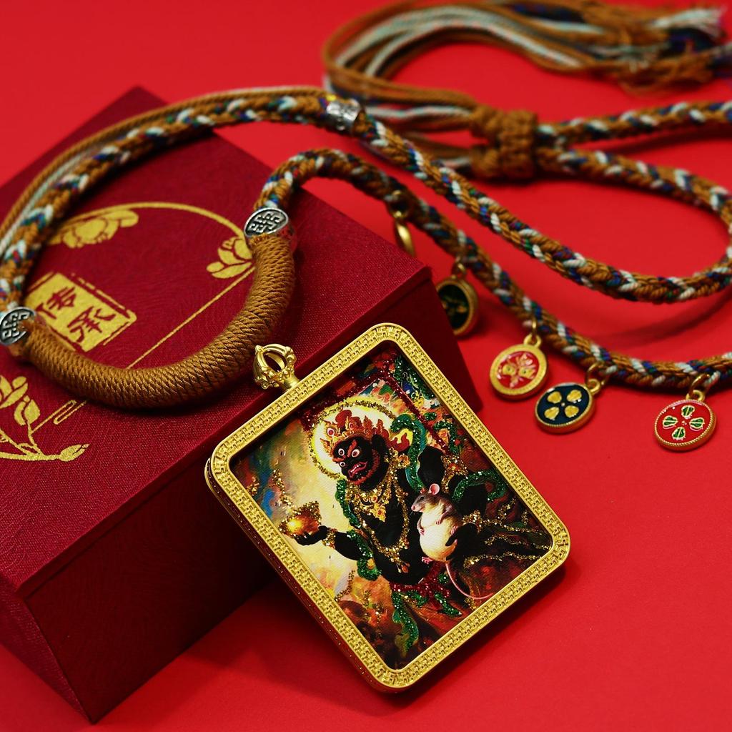 Tibetische Thangka Schwarz Dzambala Mahakala Goldmalerei mit Fünffarbiger Seil-Halskettenanhänger