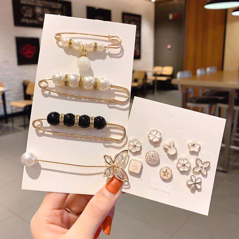 Women's Waist-Tightening Elastic Brooch Pin - Anti-Exposure Buckle for Clothes and Skirts