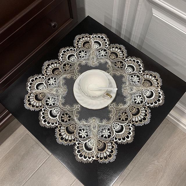 

Вінтажна французька мереживна скатертина: Маленький килимок для кавового столика та чохол для чайного сервізу 30x43 cm