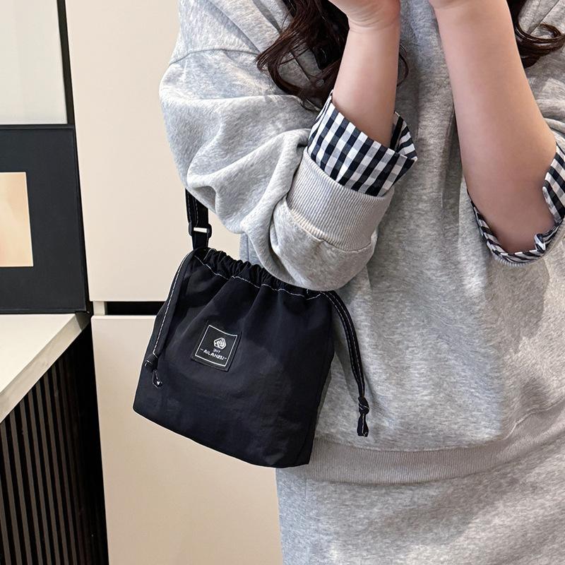 Mobile phone bag women's simple versatile drawstring messenger bag trendy brand shoulder bag leisure sports nylon bag