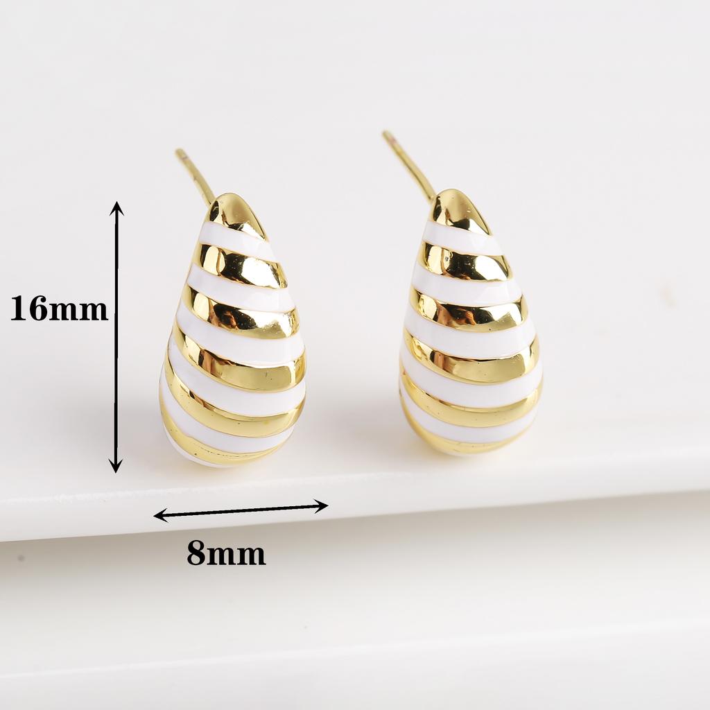 Classic Zirconia Comma Ladies Stud Earrings Fashion Water Drop Earrings Temperament for Woman Party Wedding Jewelry