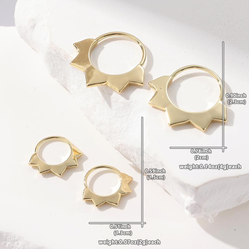 Простые серьги-кольца из металла серебристого цвета с резным узором для женщин