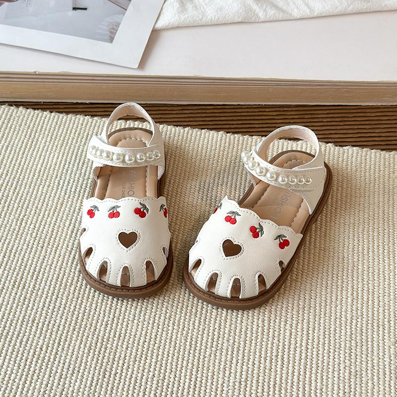 

Girls Embroidered Sandals Summer Sweet Hollow-out Pearl Kids Princess Shoes Wedding Party Children School Flat Sandals 24