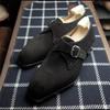 Neue Herren Slipper Schwarz Braun Seitliche Schnalle Wildleder Schuhe Europäische Amerikanische Modische Runde Zehe Formelle Schuhe Größen 38-46